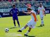 il capitano della Roma Francesco Totti sigla il gol 200
