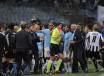 I disordini scoppiati in campo ieri al termine della partita (Getty Images)