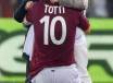 L'abbraccio di Totti ai figli Christian e Chanel
