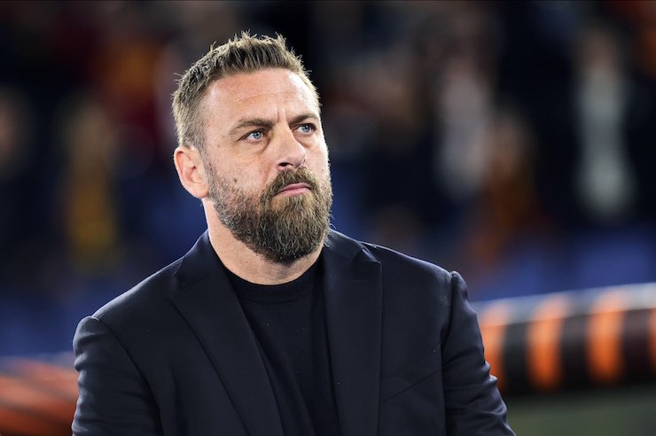 De Rossi come Mourinho: beccata la spia a TrigoriaDe Rossi come Mourinho: beccata la spia a Trigoria