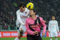 Gago interviene su Barzagli (Getty Images)