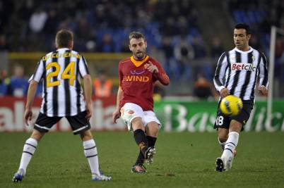 De Rossi contro la Juventus schierato centrale difensivo