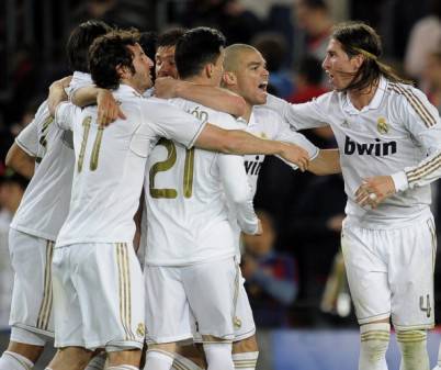 I giocatori del Real Madrid festeggiano la vittoria (getty images)