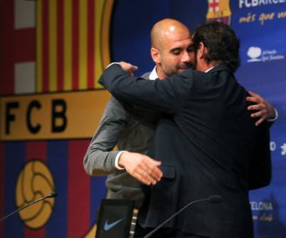 Abbraccio tra Pep Guardiola e il presidente del Barcellona Sandro Rosell