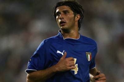 Alessio Tacchinardi con la maglia della Nazionale italiana