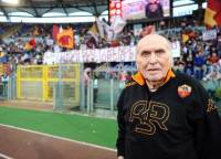 Giorgio Rossi omaggiato dalla curva sud