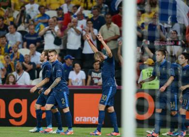 French midfielder Yohan Cabaye (L) celeb