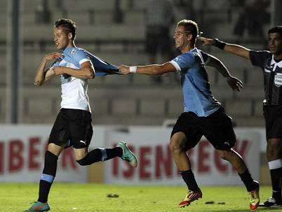 Nicolas Lopez con la maglia dell'Uruguay (Getty Images)