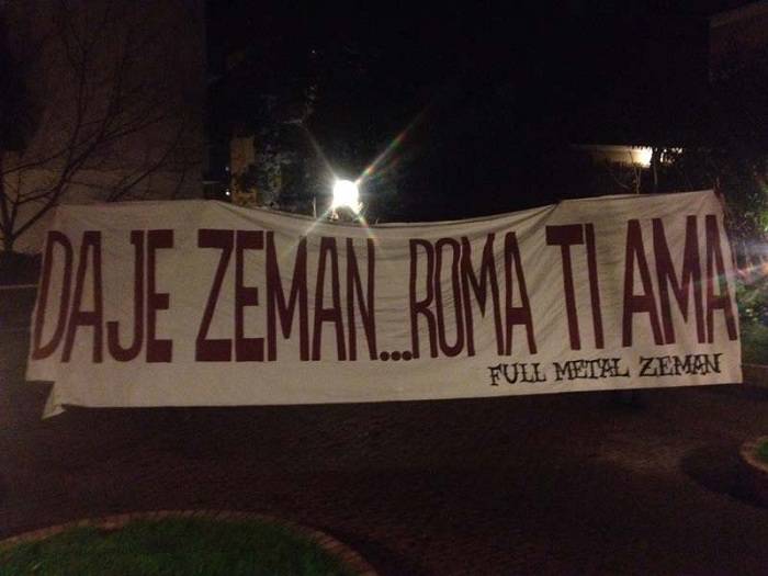 Lo striscione comparso sotto casa di Zeman