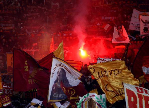 Un'immagine dei tifosi giallorossi