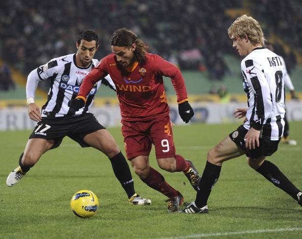 Osvaldo in azione contro l'Udinese