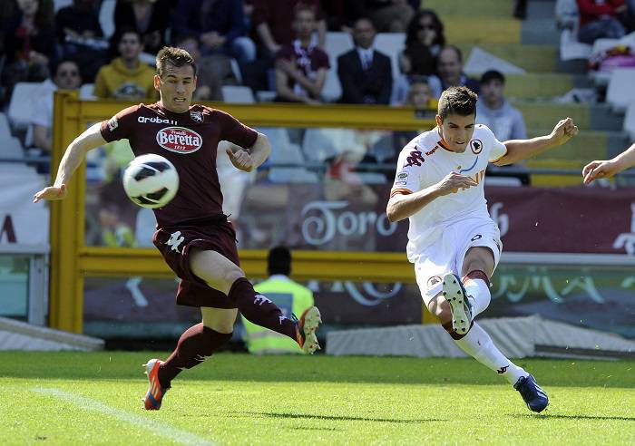 Erik Lamela mentre scocca il tiro dell'1 a 2 (Getty Images)