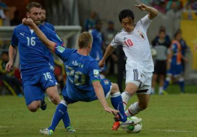 Daniele De Rossi in azione contro il Giappone