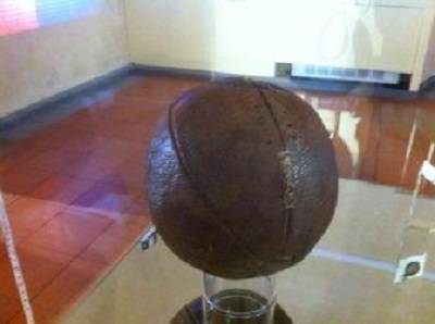 Il pallone usato nel primo campionato di calcio italiano