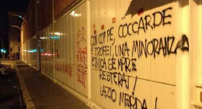 Una delle scritte comparse ieri a Testaccio