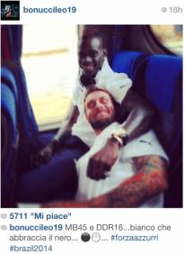 De Rossi e Balotelli sul pullman della Nazionale