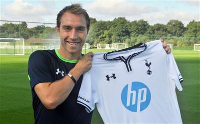 Christian Eriksen posa con la sua nuova maglia