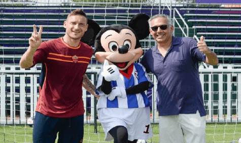 totti e pallotta con topolino