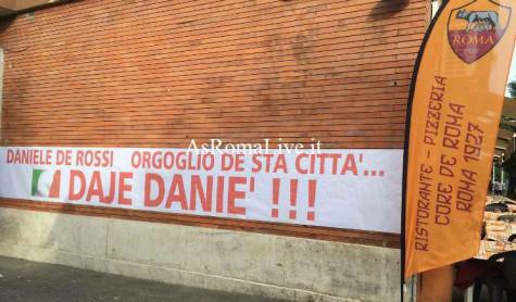 Striscione per De Rossi