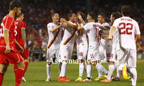 La Roma esulta contro il Liverpool