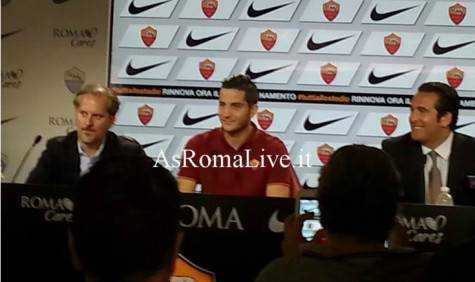 Manolas presentazione