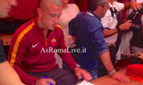 Nainggolan autografi