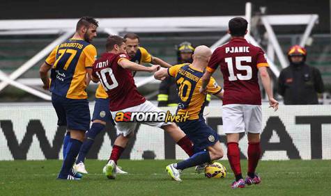 Verona-Roma azione Totti