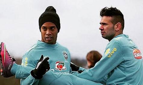 Ronaldinho e Castan