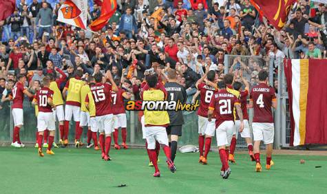 Primavera Roma-Lazio festeggiamenti sotto la Curva Sud