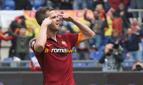 Roma-Napoli esultanza Pjanic