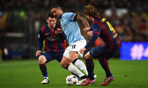 Kolarov contro il Barça 
