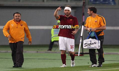 Roma-Udinese De Rossi a bordo campo