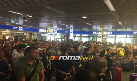 Tifosi a Fiumicino per Salah