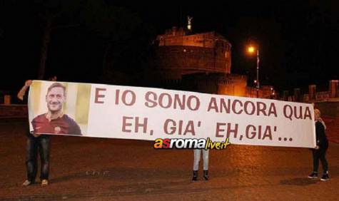 striscione totti