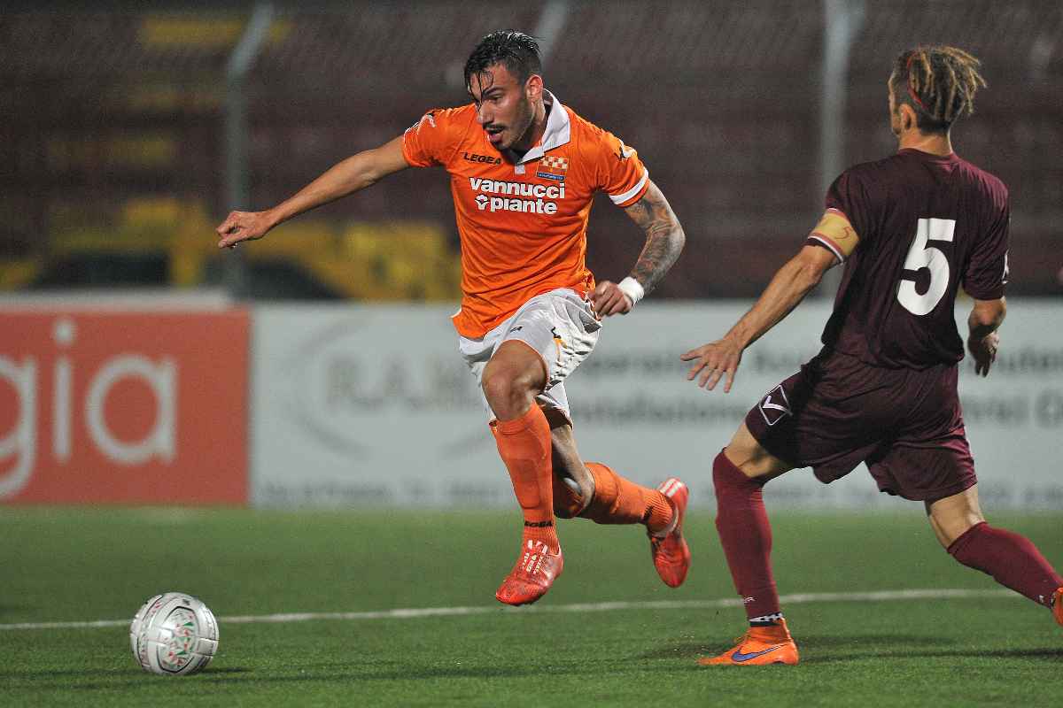 Nicola Falasco e Federico Vettori in azione durante Pontedera-Pistoiese