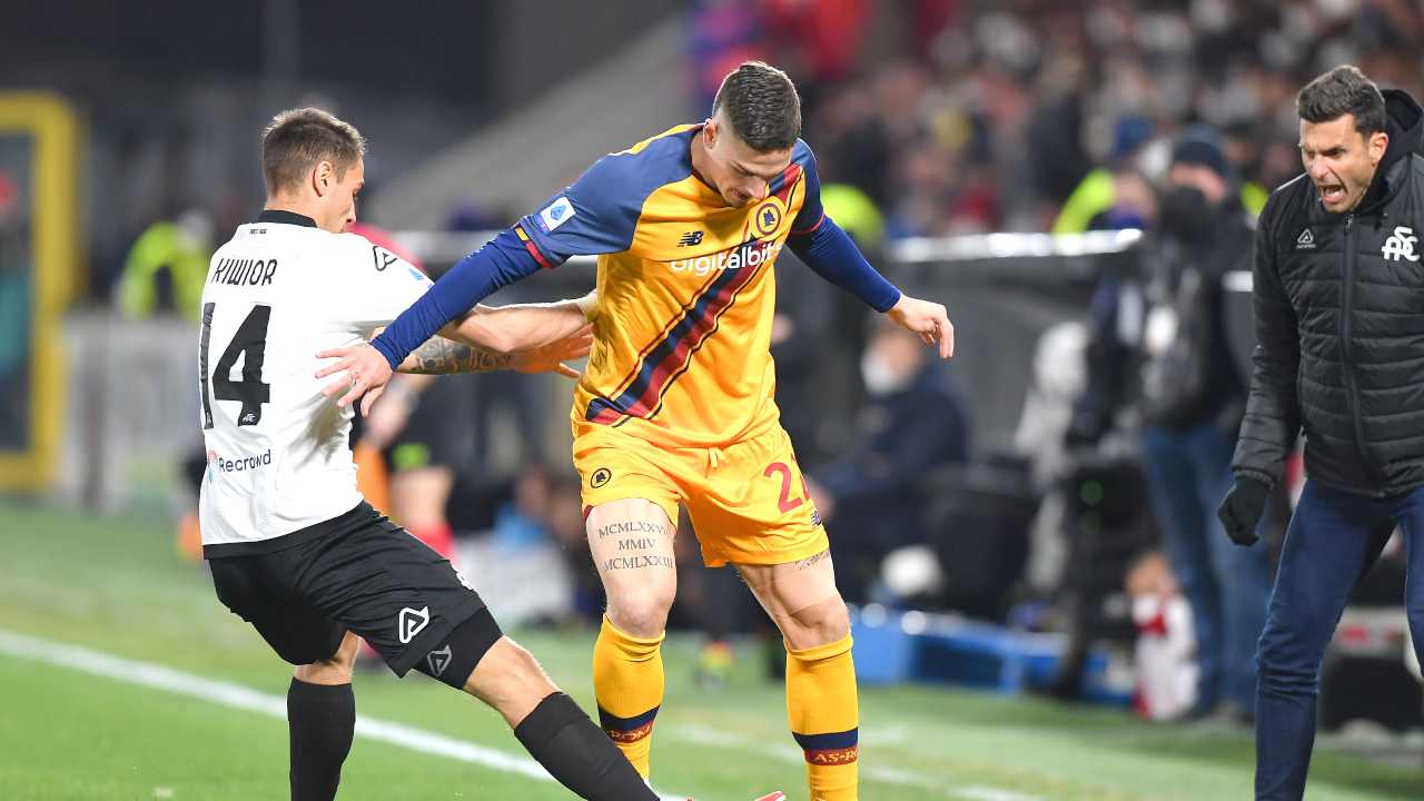 roma insulti zaniolo sorella bagni scuola