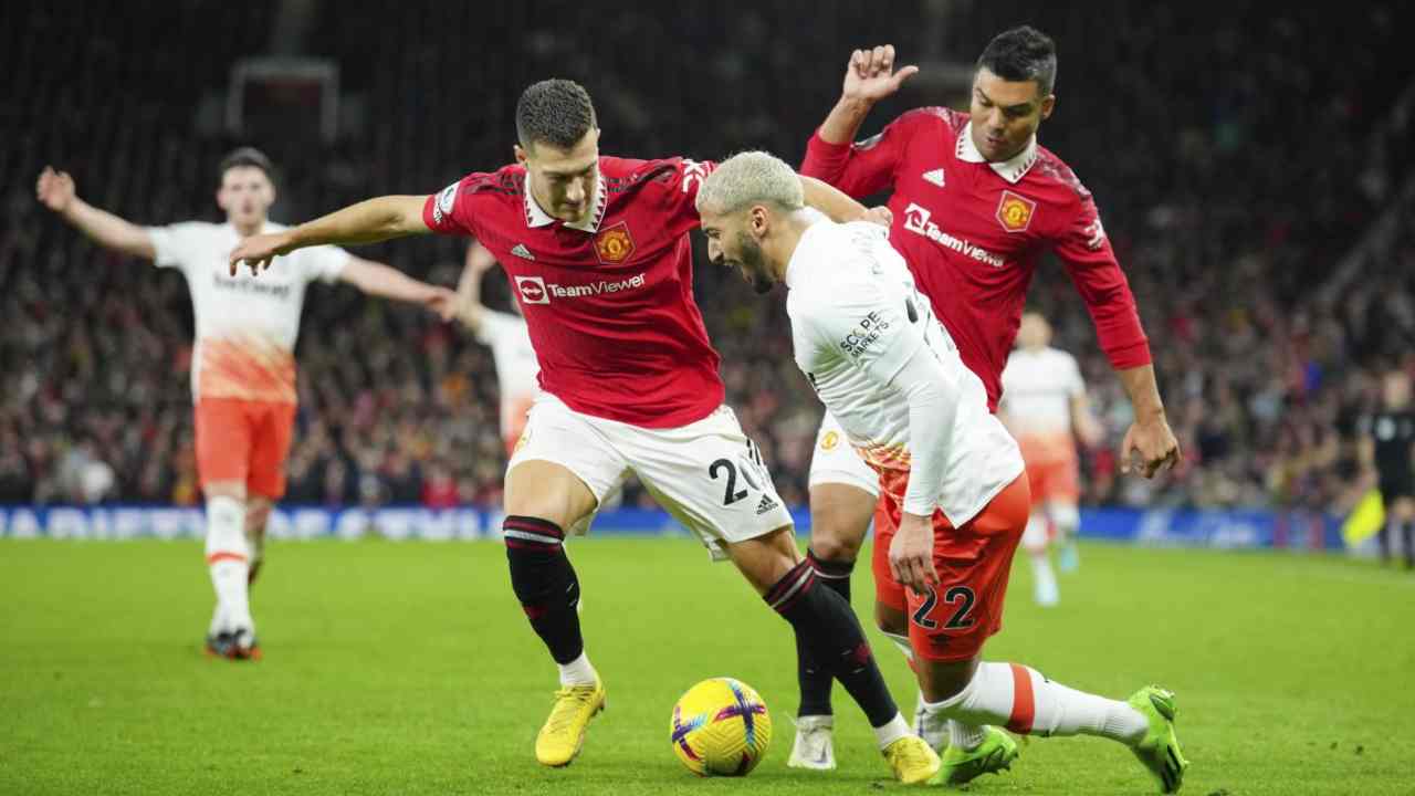 Calciomercato Roma, rivoluzione 👀 in fascia: triplo incrocio ⚔ in Premier League