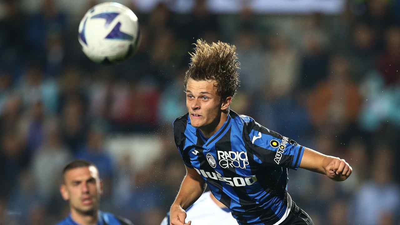 Calciomercato Roma, la Juve brucia tutti: doppio scambio più cash