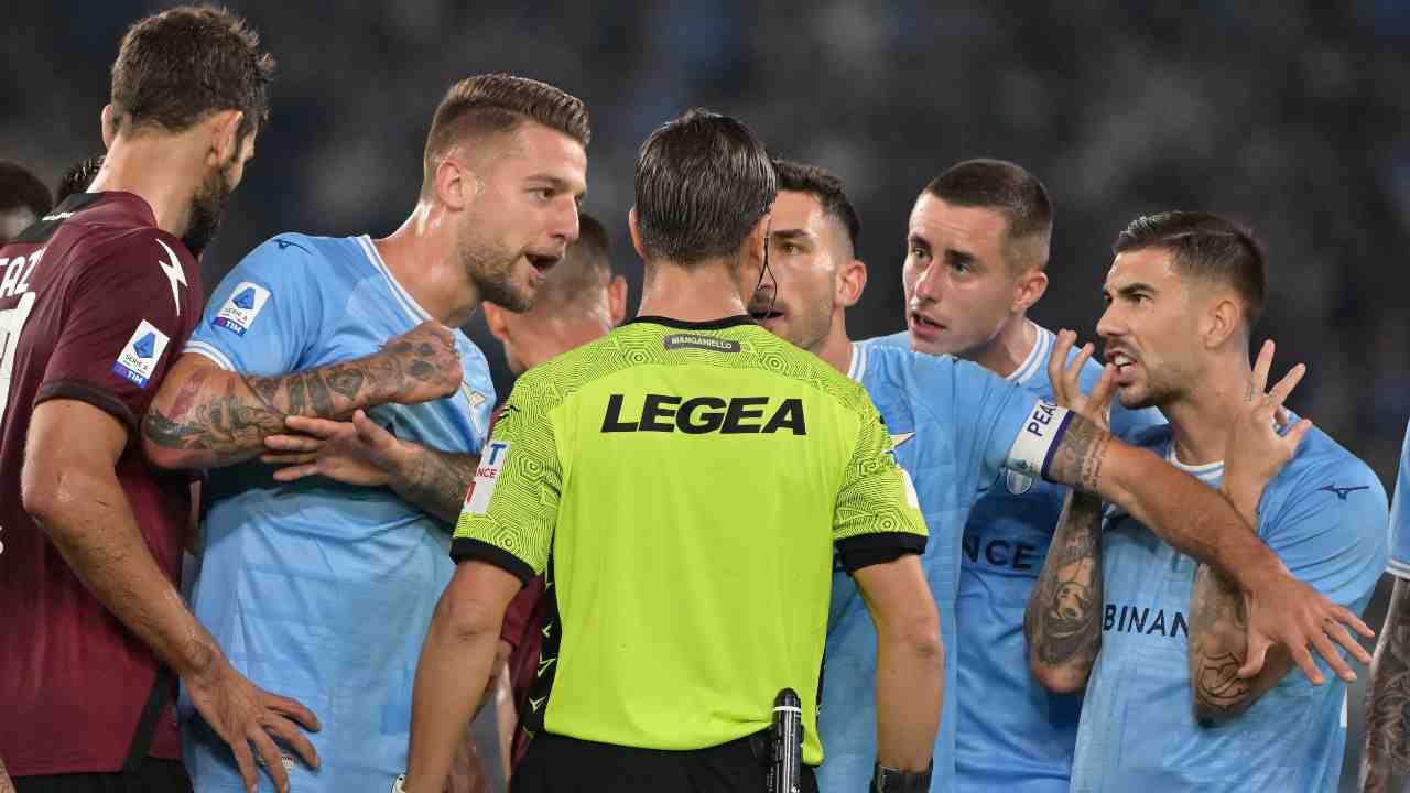 Roma-Lazio, furia Sarri su Milinkovic: "Sei mesi di squalifica"
