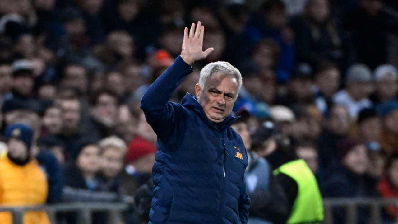 Verona-Roma, le ultime da Trigoria: doppio recupero per Mourinho