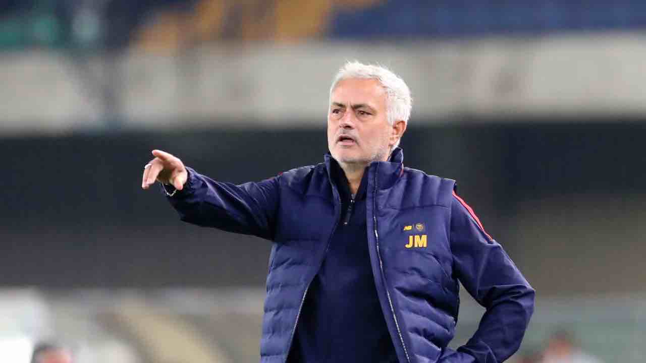 TV PLAY | Roma, la ‘carezza‘ di Branca a Mou: "Lo vedo benissimo lì"