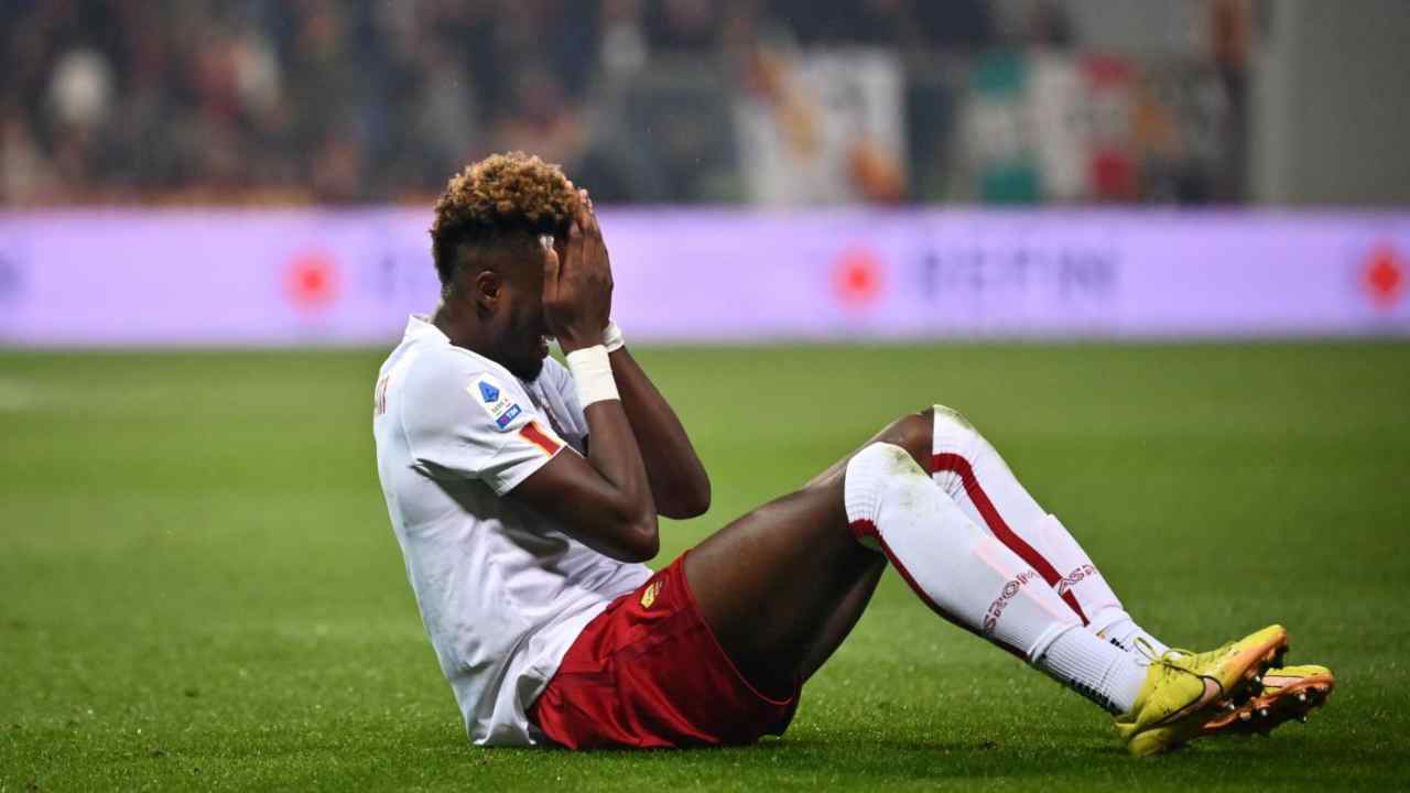 Roma, il gol di Abraham non basta: lo fanno fuori