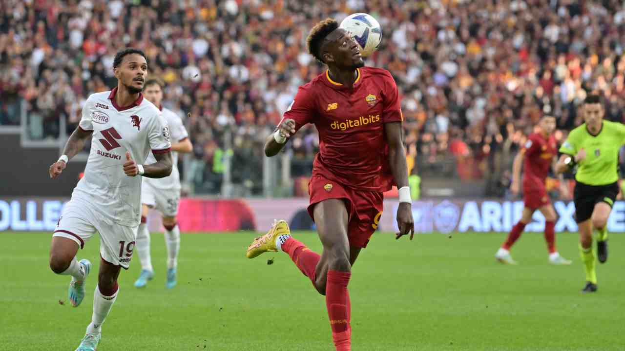 Calciomercato Roma, Abraham non è più intoccabile: pressing dalla Premier