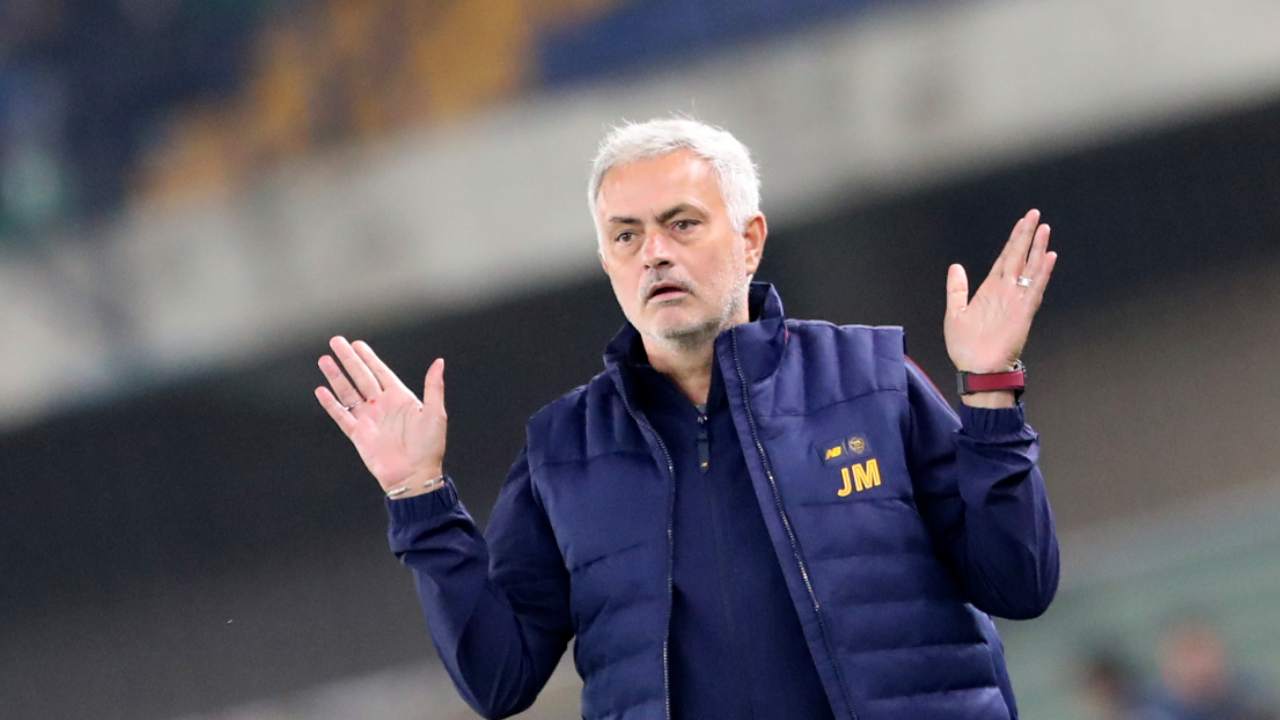 TV PLAY| Attacco a Mourinho prima del Derby: "Non all'altezza di quanto guadagna"