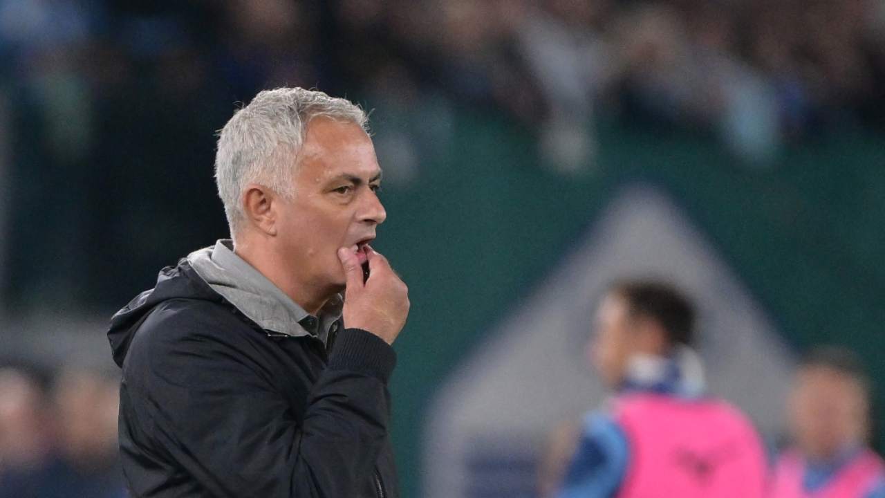 Roma-Lazio, tripla bocciatura dei tifosi: furia social