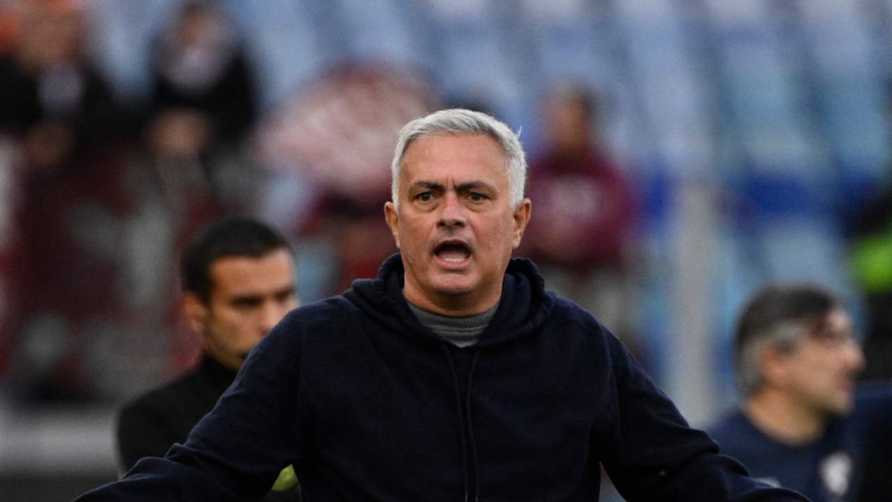 Roma,❌ stangata UFFICIALE per Mourinho: la decisione👨‍⚖️ del Giudice Sportivo