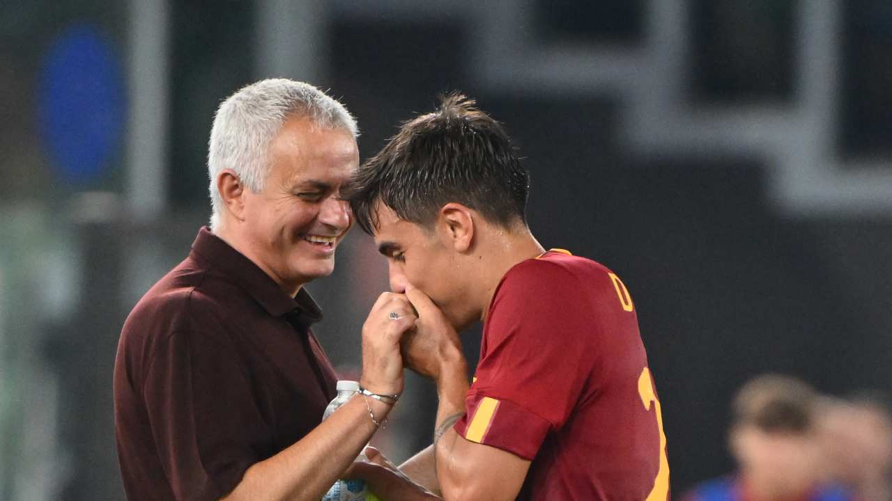 Calciomercato Roma, Mourinho tradito: addio Dybala con lo scambio