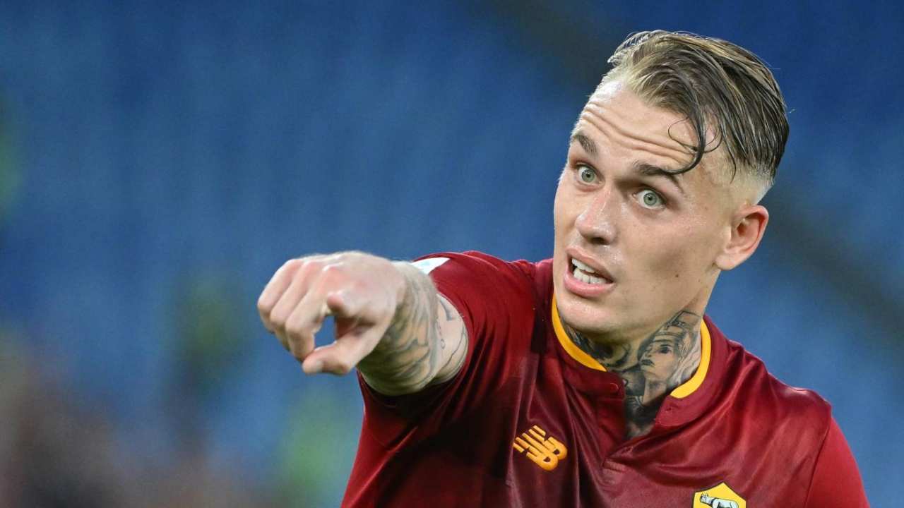 La Roma vola ✈ in Giappone, situazione Karsdorp: le ultime 🚨