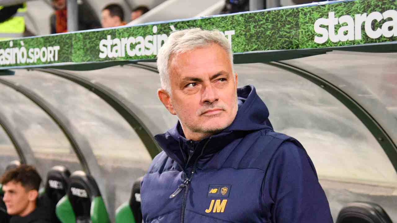 Sassuolo-Roma, tifosi migliori in campo: lo striscione per Mourinho