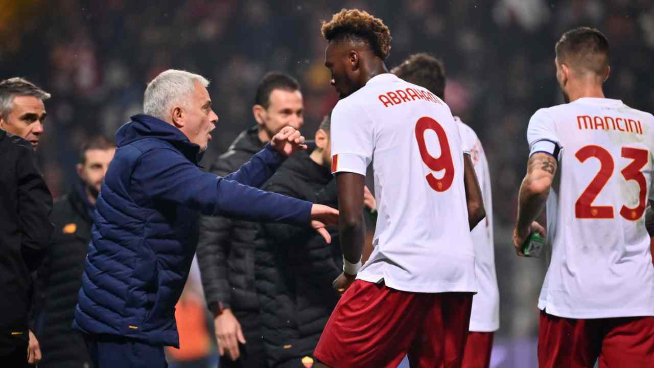 Sassuolo-Roma, Mourinho lo attacca: "Non è professionale"